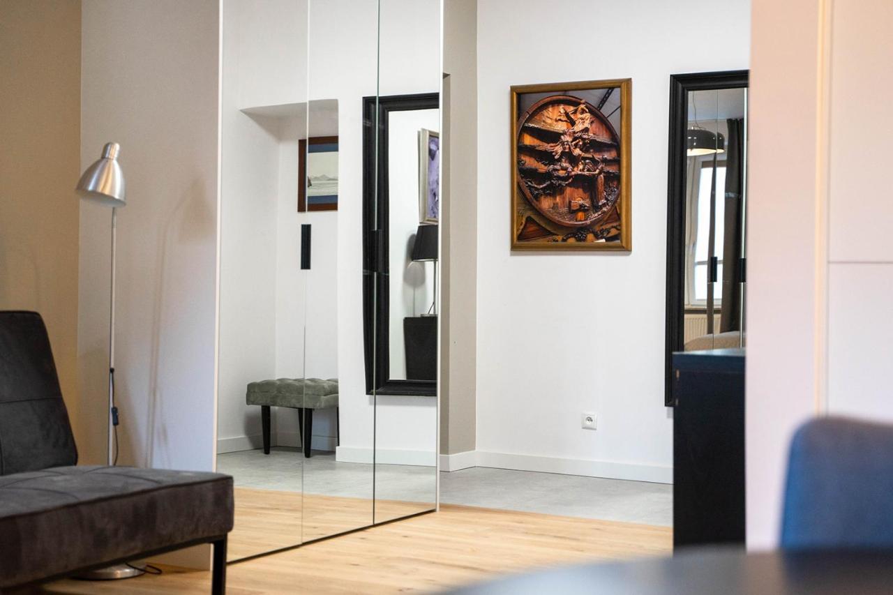 Piekna Grey Apartment Warsaw