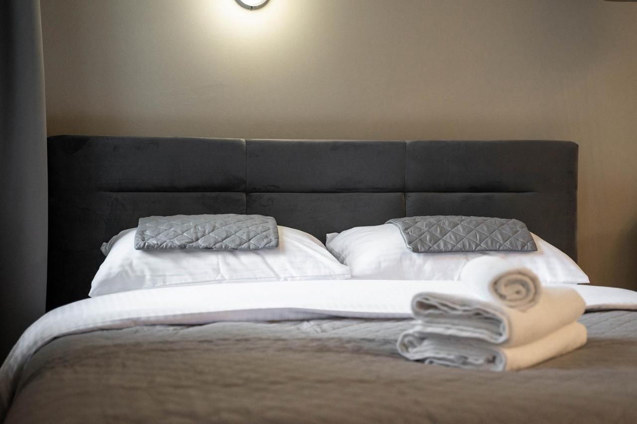 Piekna Grey Apartment